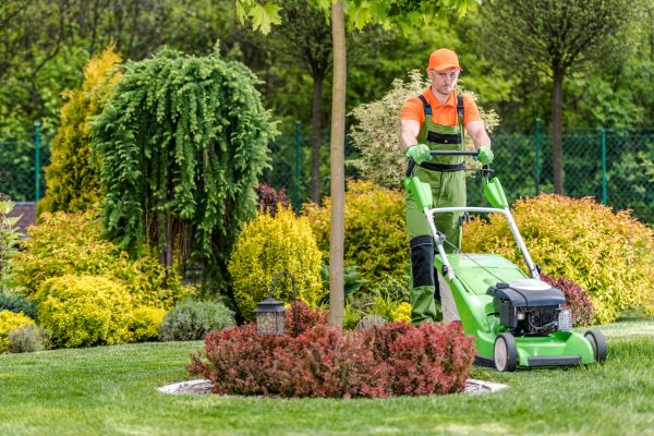 Commercial Yard Maintenance in Bountiful